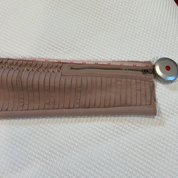 GILI pieces leather jacket. Hook closure. Mauve color. Size 12. Zipper sleeve. - Picture 4 of 8